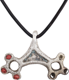 VIKING LUNAR AMULET NECKLACE, 900-1050 AD