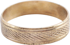 FINE VIKING WEDDING RING, SIZE 8 ½