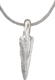 HELLENISTIC GREEK ARROWHEAD PENDANT NECKLACE, 300 - 100 BC