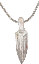 FINE GREEK ARROWHEAD PENDANT NECKLACE, 300-100 BC