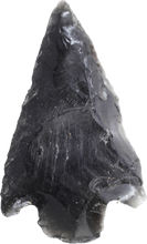 FINE PRE-COLUMBIAN OBSIDIAN ARROWHEAD