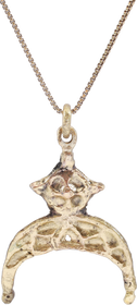 FINE VIKING LUNAR PENDANT NECKLACE, 9TH-10TH CENTURY AD
