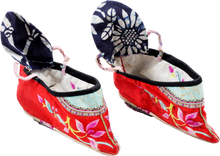 EXTRAORDINARY PAIR OF CHINESE LADY'S SHOES FOR BOUND FEET (FOOT BINDING), 19TH CENTURY