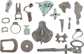MIXED ANCIENT, MEDIEVAL AND LATER BRONZE ARTIFACTS