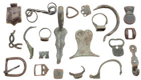 MIXED ANCIENT, MEDIEVAL AND LATER BRONZE ARTIFACTS