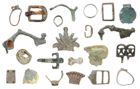 MIXED ANCIENT, MEDIEVAL AND LATER BRONZE ARTIFACTS
