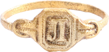 EUROPEAN SIGNET RING C.1890-1910, SIZE 7 ¾