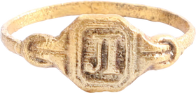 EUROPEAN SIGNET RING C.1890-1910, SIZE 7 ¾