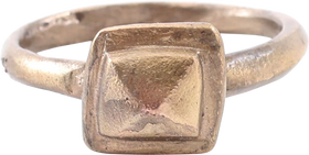 FINE ROMAN PROSTITUTE'S RING, C.100-300 AD, SIZE 5 1/2