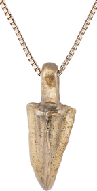 BRONZE GRECO-ROMAN ARROWHEAD PENDANT NECKLACE, 300 - 100 BC