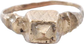 FINE ROMAN PROSTITUTE'S RING, C.100-300 AD, SIZE 10