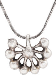 FINE AND RARE ROMAN MYSTICAL PENDANT NECKLACE, C.100-350 AD - Fagan Arms