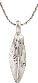 FINE GREEK ARROWHEAD PENDANT NECKLACE, C. 8th-3rd CENTURY BC
