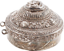 FINE TIBETAN SILVER LIME CONTAINER, 18TH-19TH CENTURY