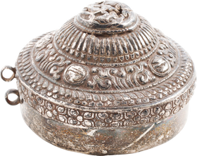 FINE TIBETAN SILVER LIME CONTAINER, 18TH-19TH CENTURY
