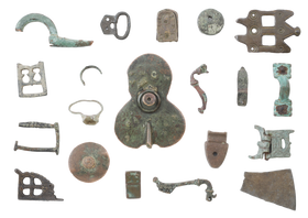 MIXED ANCIENT, MEDIEVAL AND LATER BRONZE ARTIFACTS