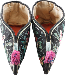 FINE CHINESE LADY’S SHOES FOR BOUND FEET (FOOT BINDING), 19TH-EARLY 20TH CENTURY - Fagan Arms