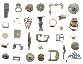 MIXED ANCIENT, MEDIEVAL AND LATER BRONZE ARTIFACTS