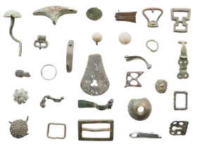 MIXED ANCIENT, MEDIEVAL AND LATER BRONZE ARTIFACTS