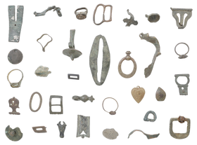 MIXED ANCIENT, MEDIEVAL AND LATER BRONZE ARTIFACTS