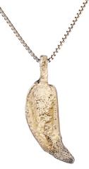 18TH CENTURY ENGLISH WOMAN’S PENDANT NECKLACE - Fagan Arms