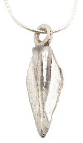 FINE GREEK ARROWHEAD PENDANT NECKLACE, C. 8th-3rd CENTURY BC