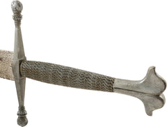 VINTAGE TO ANTIQUE COPY OF A FINE EUROPEAN HAND AND A HALF SWORD C.1550-70 - Fagan Arms