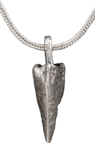 GREEK BRONZE ARROWHEAD PENDANT NECKLACE, HELLENISTIC, 300-100 BC