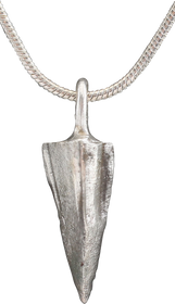 FINE ROMAN ARROWHEAD PENDANT NECKLACE, 100 BC-100 AD