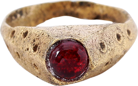 EUROPEAN NOBLEWOMAN’S RING C.1300, SIZE 3 ¾