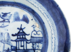 CHINESE EXPORT BLUE ON WHITE PLATE, 18TH CENTURY - Fagan Arms