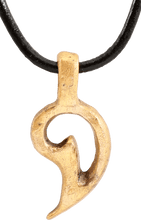 18TH CENTURY ENGLISH GILT PENDANT