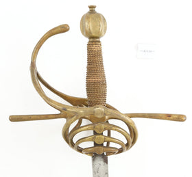 ANTIQUE COPY OF A SWEPT HILTED RAPIER, C.1600